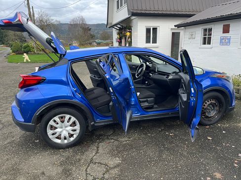Used 2019 Toyota C-HR LE image 18