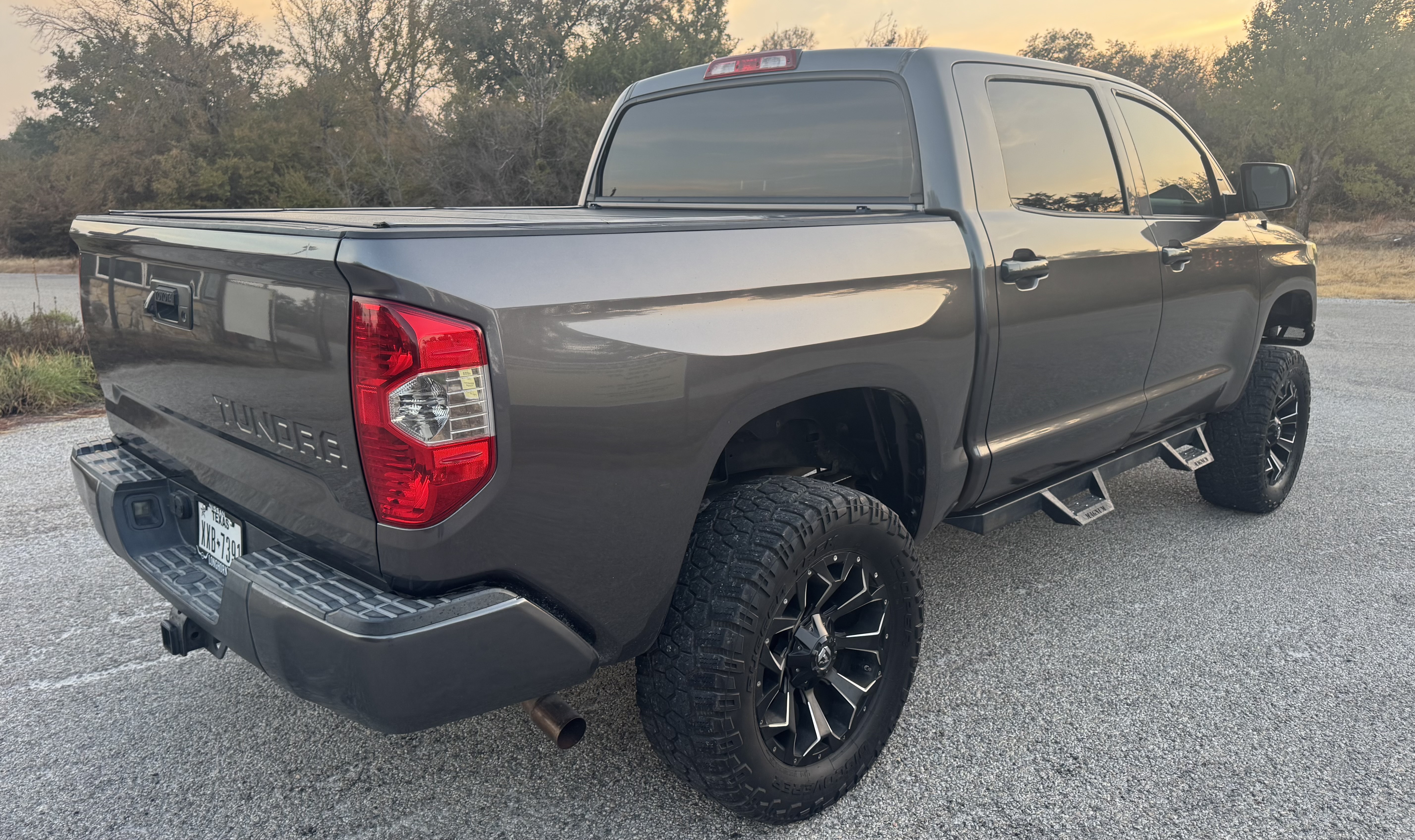 Used 2014 Toyota Tundra SR5 w/ SR5 Upgrade Package RWD image 4