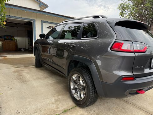 Used 2019 Jeep Cherokee Trailhawk w/ Comfort/Convenience Group image 5