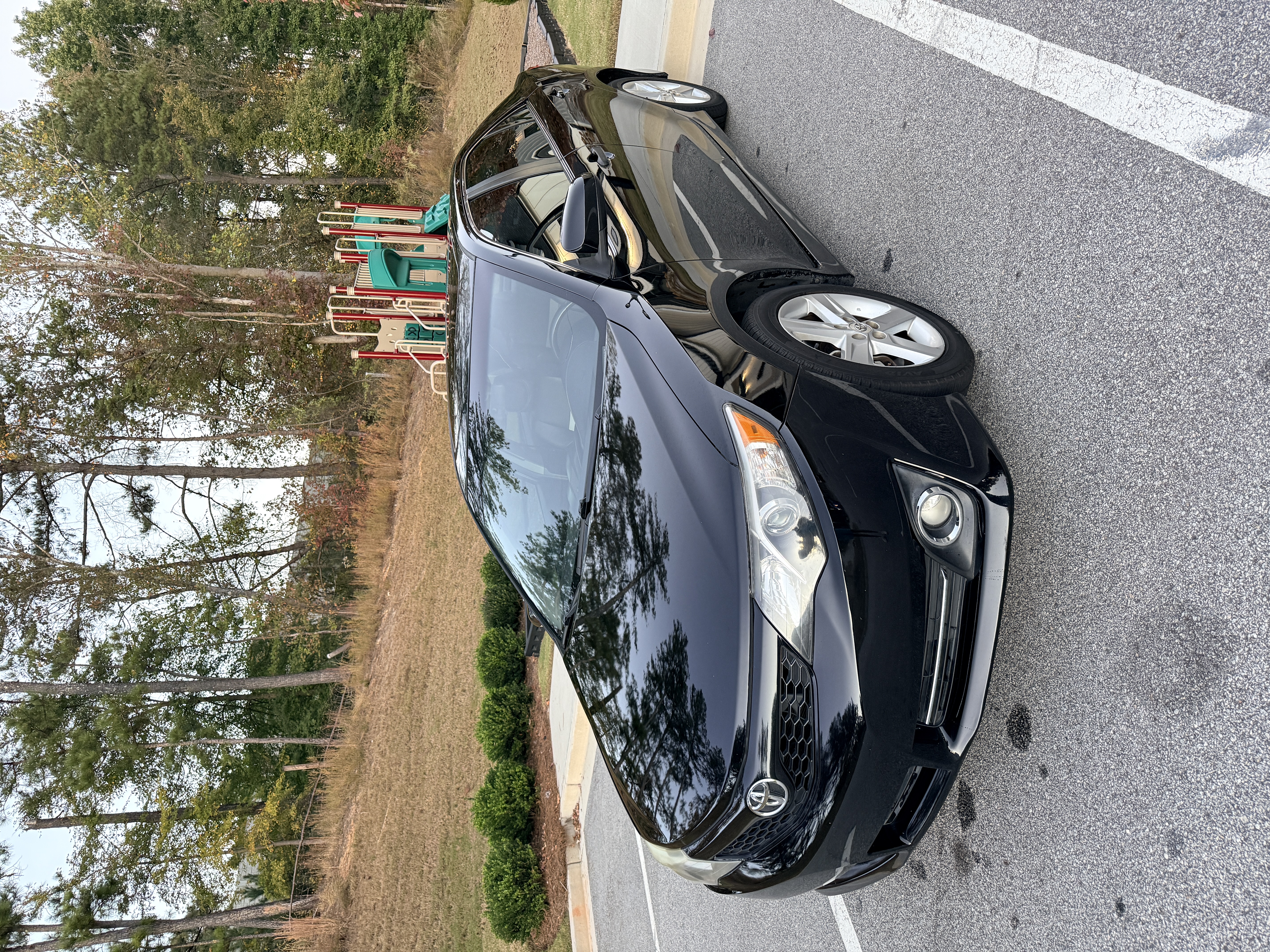 Used 2012 Toyota Camry SE FWD image 1