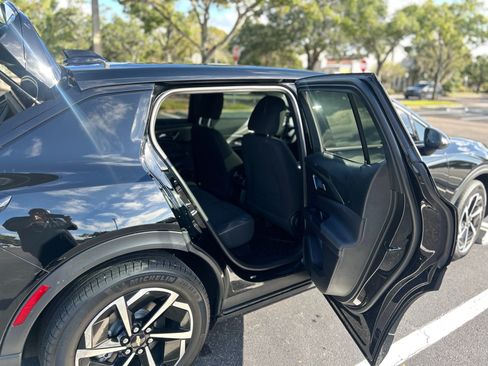 Used 2025 Chevrolet Equinox EV LT image 9