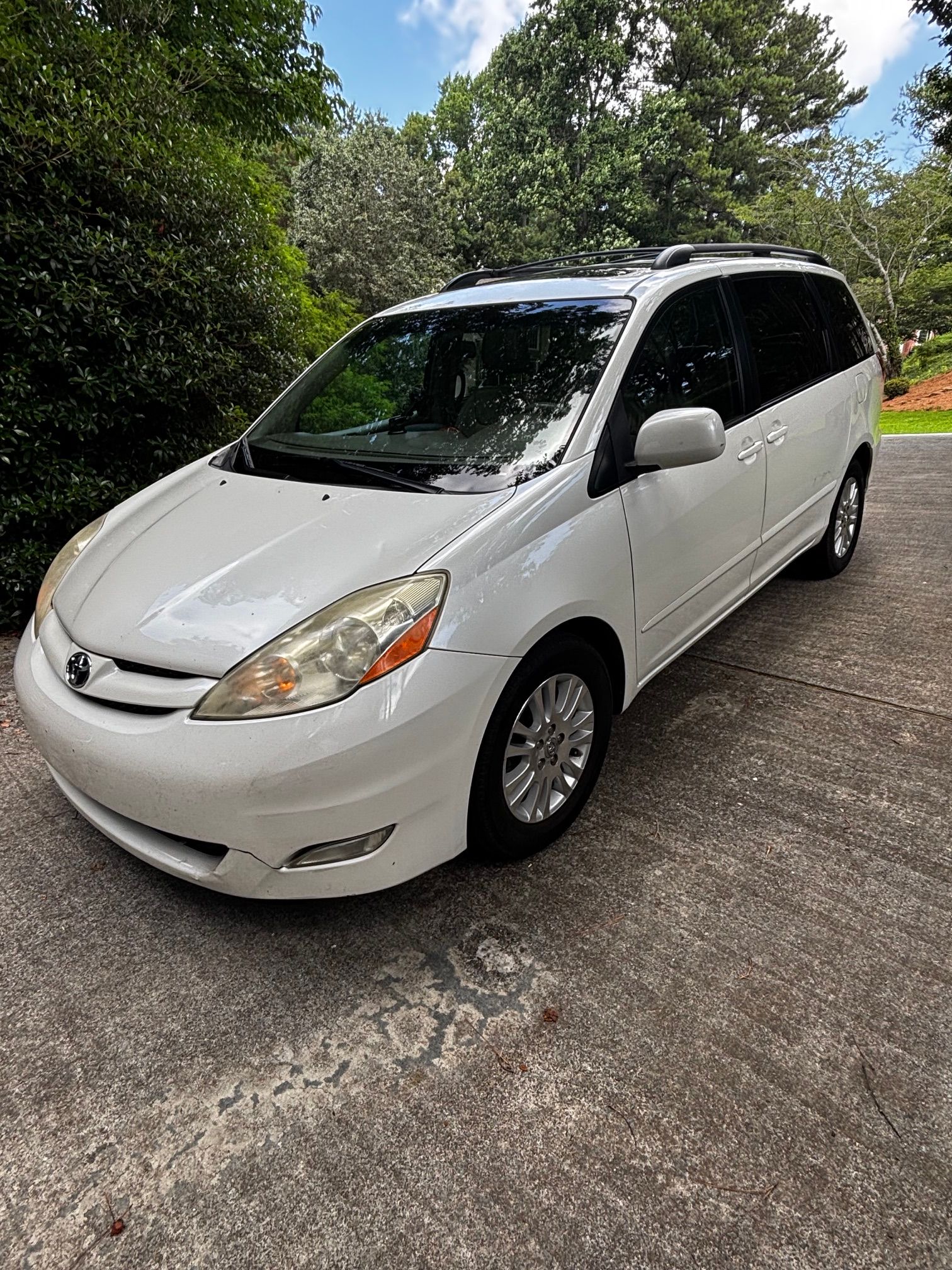 Used 2009 Toyota Sienna XLE w/ Towing Prep Pkg FWD image 4