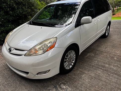Used 2009 Toyota Sienna XLE w/ Towing Prep Pkg FWD image 4