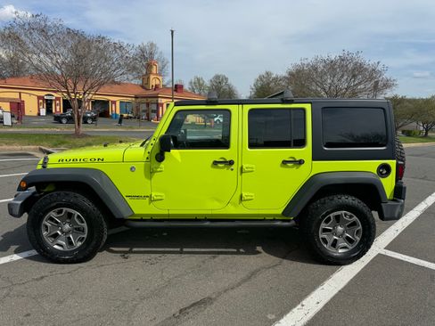 Used 2017 Jeep Wrangler Unlimited Rubicon w/ Connectivity Group image 5