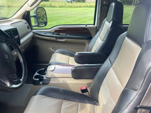 Used 2005 Ford Excursion Eddie Bauer image 25