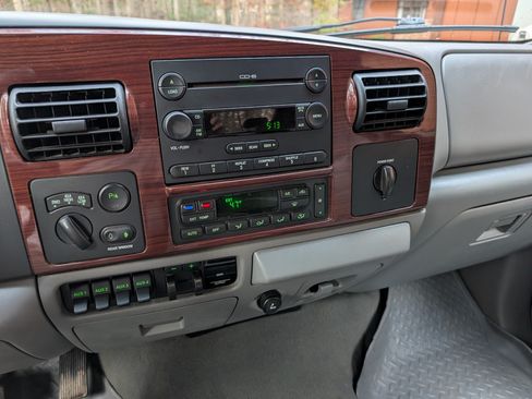 Used 2007 Ford F250 Lariat image 11