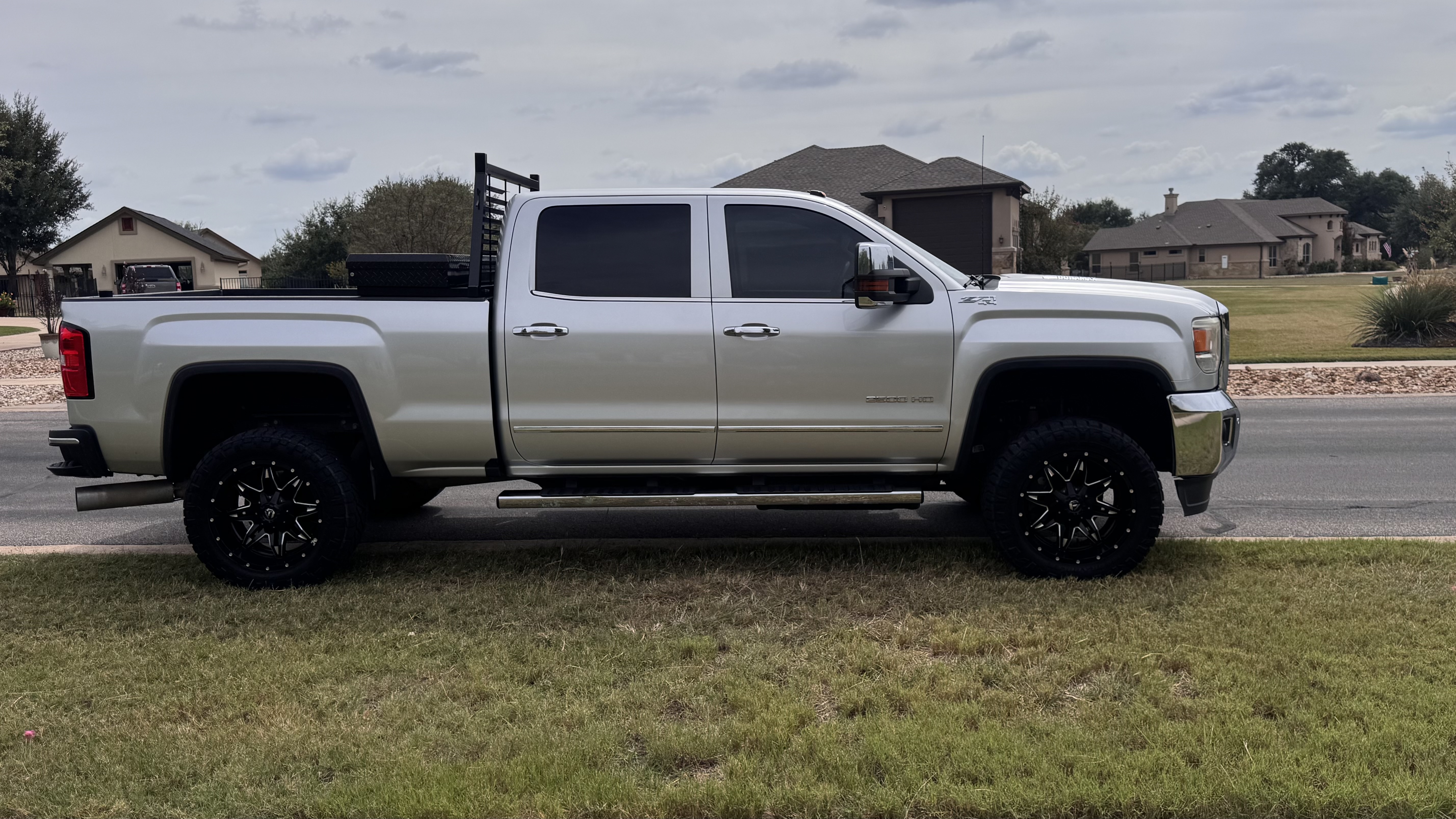 Used 2016 GMC Sierra 2500 SLT w/ Duramax Plus Package AWD/4WD image 5