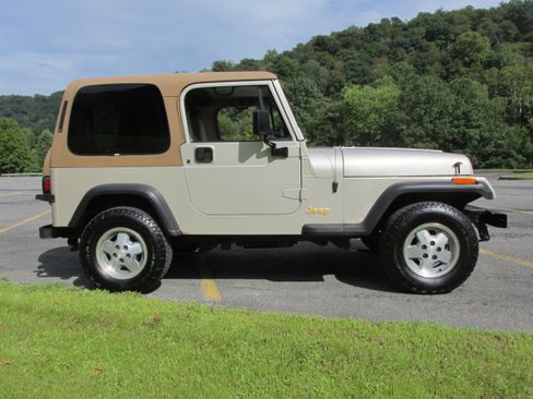 Used 1995 Jeep Wrangler Rio Grande AWD/4WD image 5