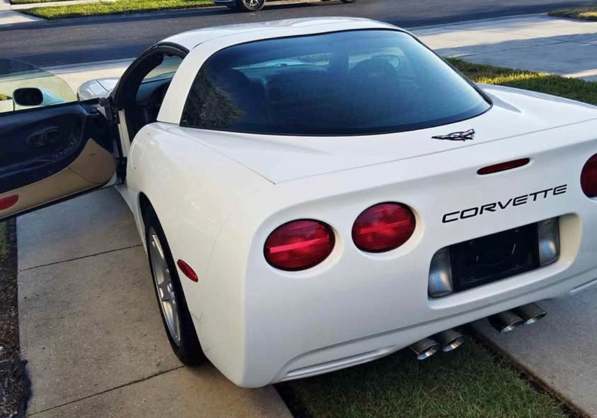 Used 1998 Chevrolet Corvette Coupe RWD image 2