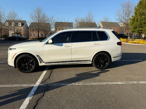 Used 2023 BMW X7 xDrive40i w/ Premium Package image 2