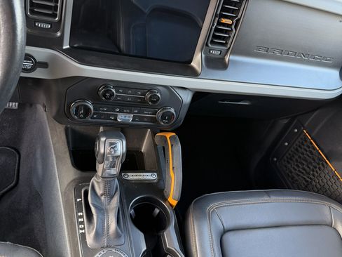 Used 2022 Ford Bronco Badlands image 8