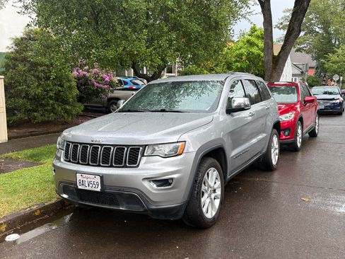 Used 2017 Jeep Grand Cherokee Limited RWD image 4