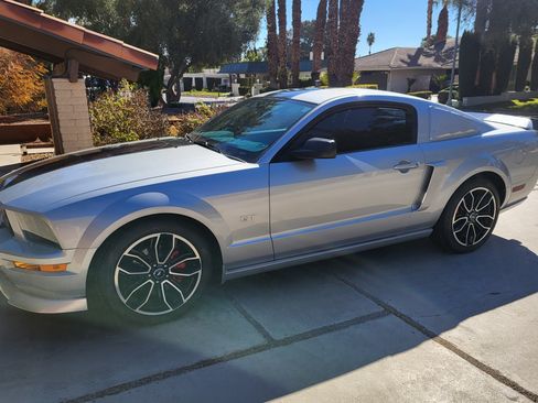 Used 2005 Ford Mustang GT Premium image 5