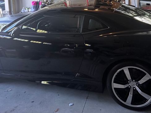 Used 2010 Chevrolet Camaro SS image 2