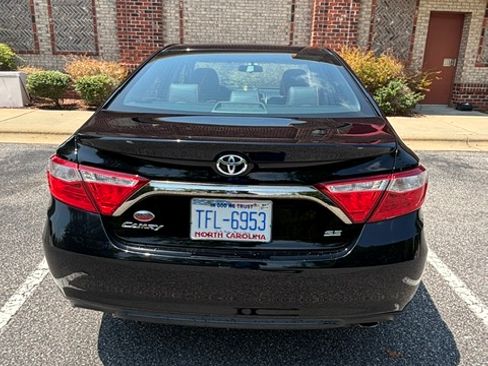 Used 2017 Toyota Camry SE FWD image 13