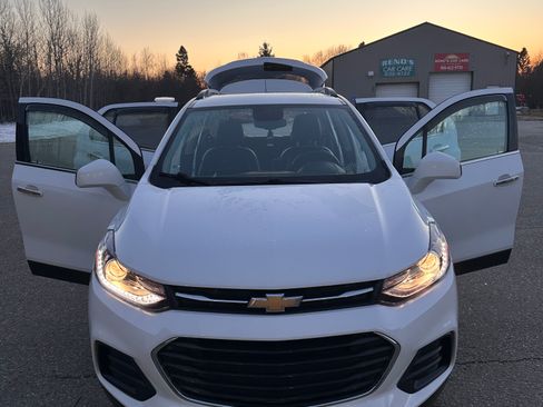 Used 2018 Chevrolet Trax LT w/ LT Convenience Package image 14