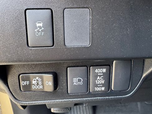 Used 2020 Toyota Tacoma TRD Off-Road w/ Technology Package AWD/4WD image 21