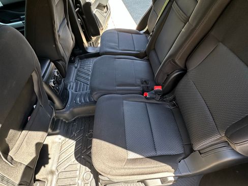 Used 2022 Ford Explorer XLT image 17