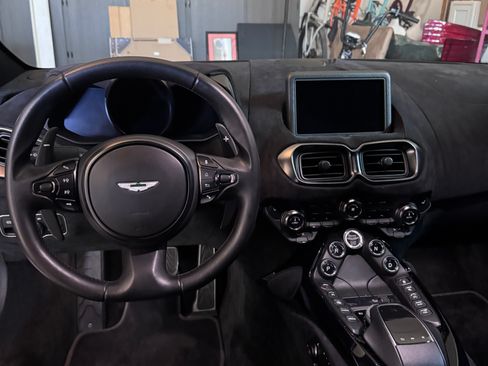 Used 2020 Aston Martin V8 Vantage Coupe RWD image 22