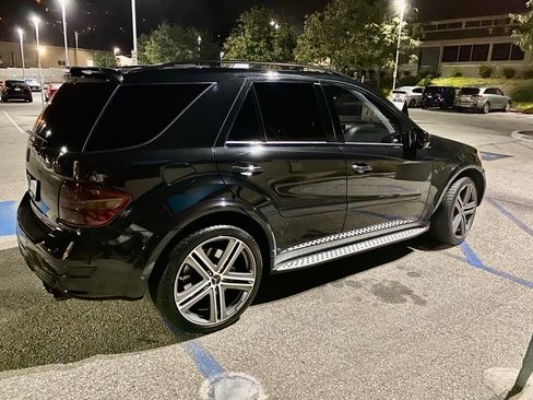 Used 2010 Mercedes-Benz ML 63 AMG 4MATIC image 11