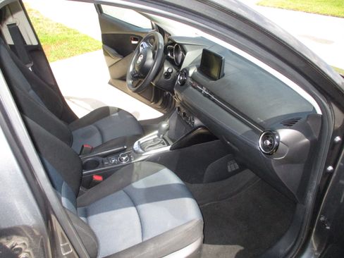 Used 2017 Toyota Yaris iA image 11