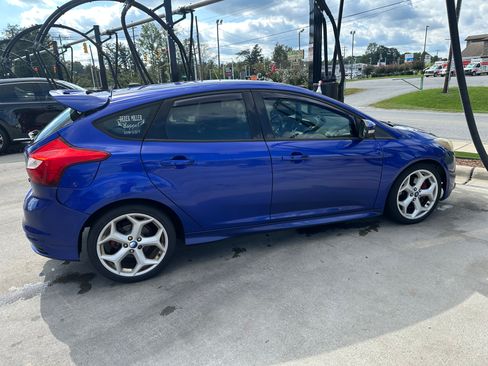 Used 2013 Ford Focus ST FWD image 5