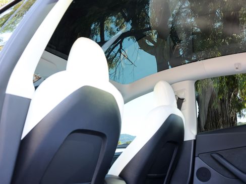 Used 2022 Tesla Model Y Performance image 12