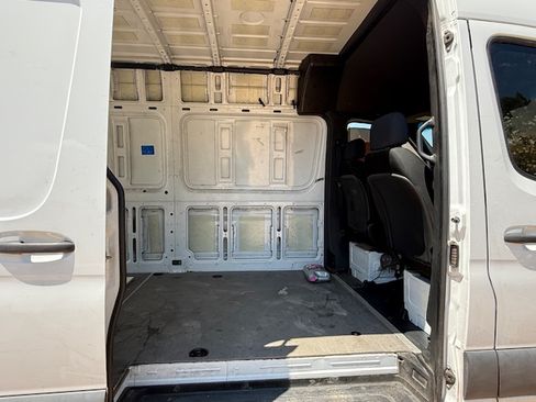 Used 2022 Mercedes-Benz Sprinter 2500 image 13