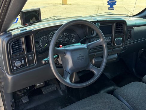 Used 2000 Chevrolet Silverado 1500 2WD Regular Cab w/ Exterior Appearance Pkg image 10