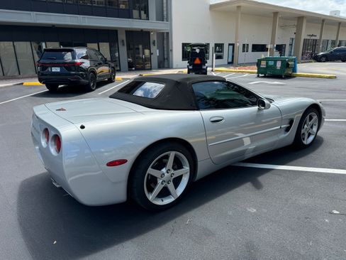 Used 2000 Chevrolet Corvette Convertible w/ Performance Handling Pkg image 4