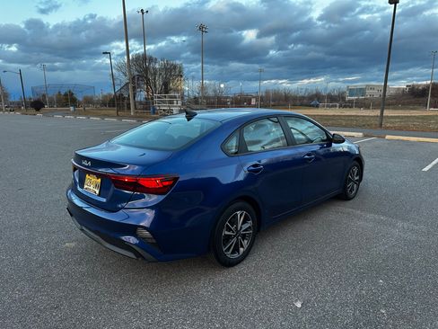 Used 2024 Kia Forte LXS w/ LXS Technology Package image 6