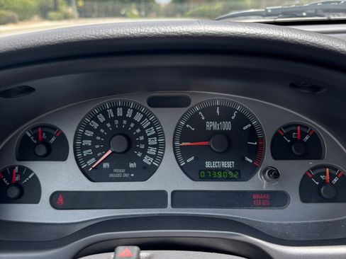 Used 2003 Ford Mustang Mach 1 RWD image 28