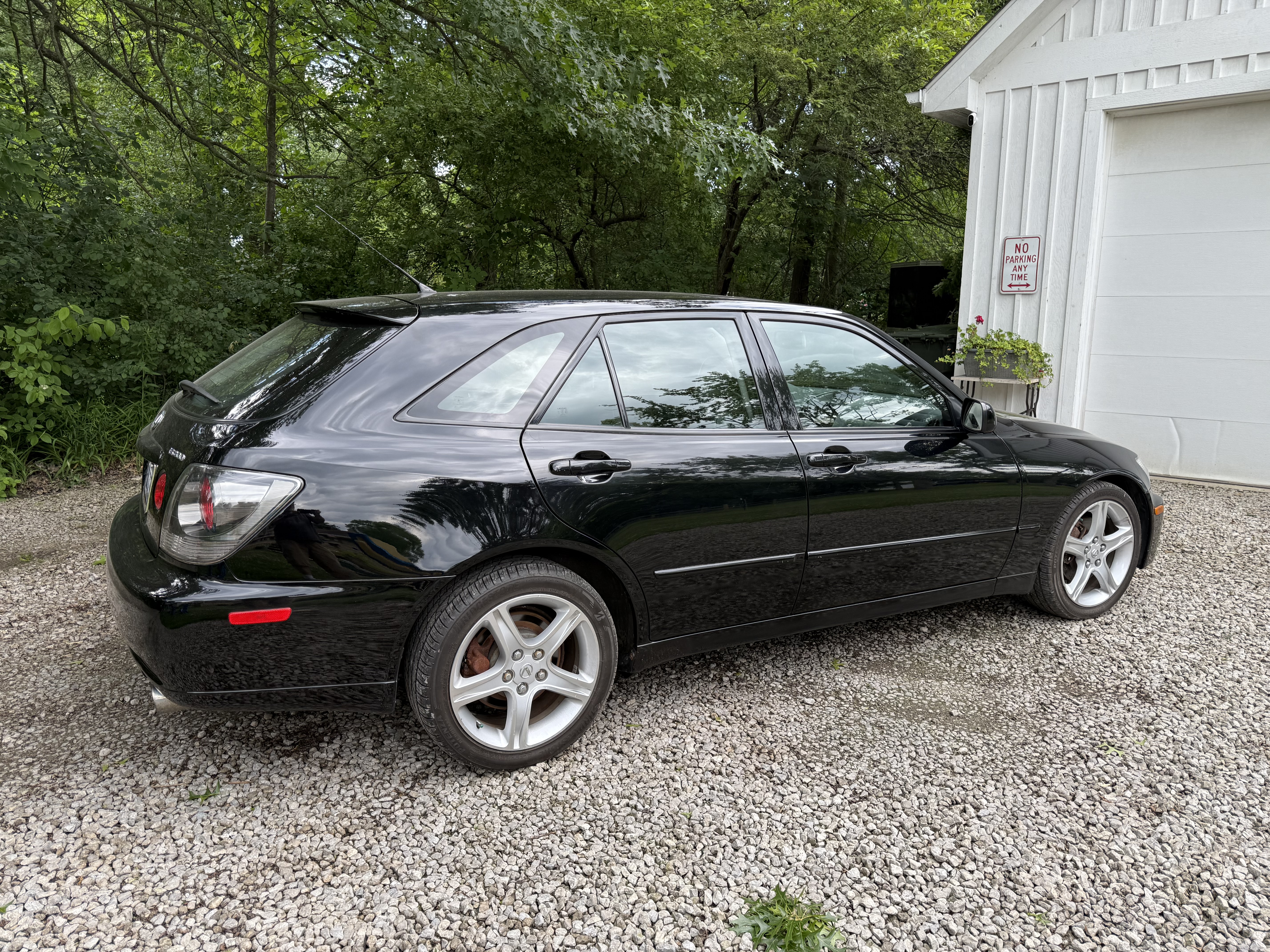 Used 2003 Lexus IS 300 SportCross RWD image 4
