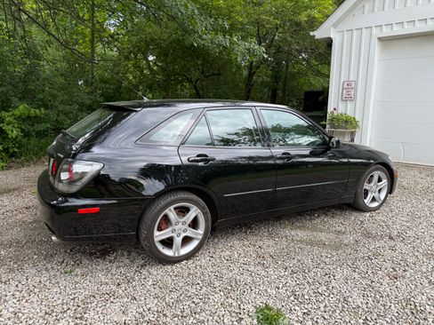 Used 2003 Lexus IS 300 SportCross RWD image 4