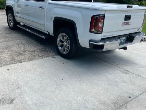 Used 2018 GMC Sierra 1500 SLT w/ Texas SLT Premium Package AWD/4WD image 9