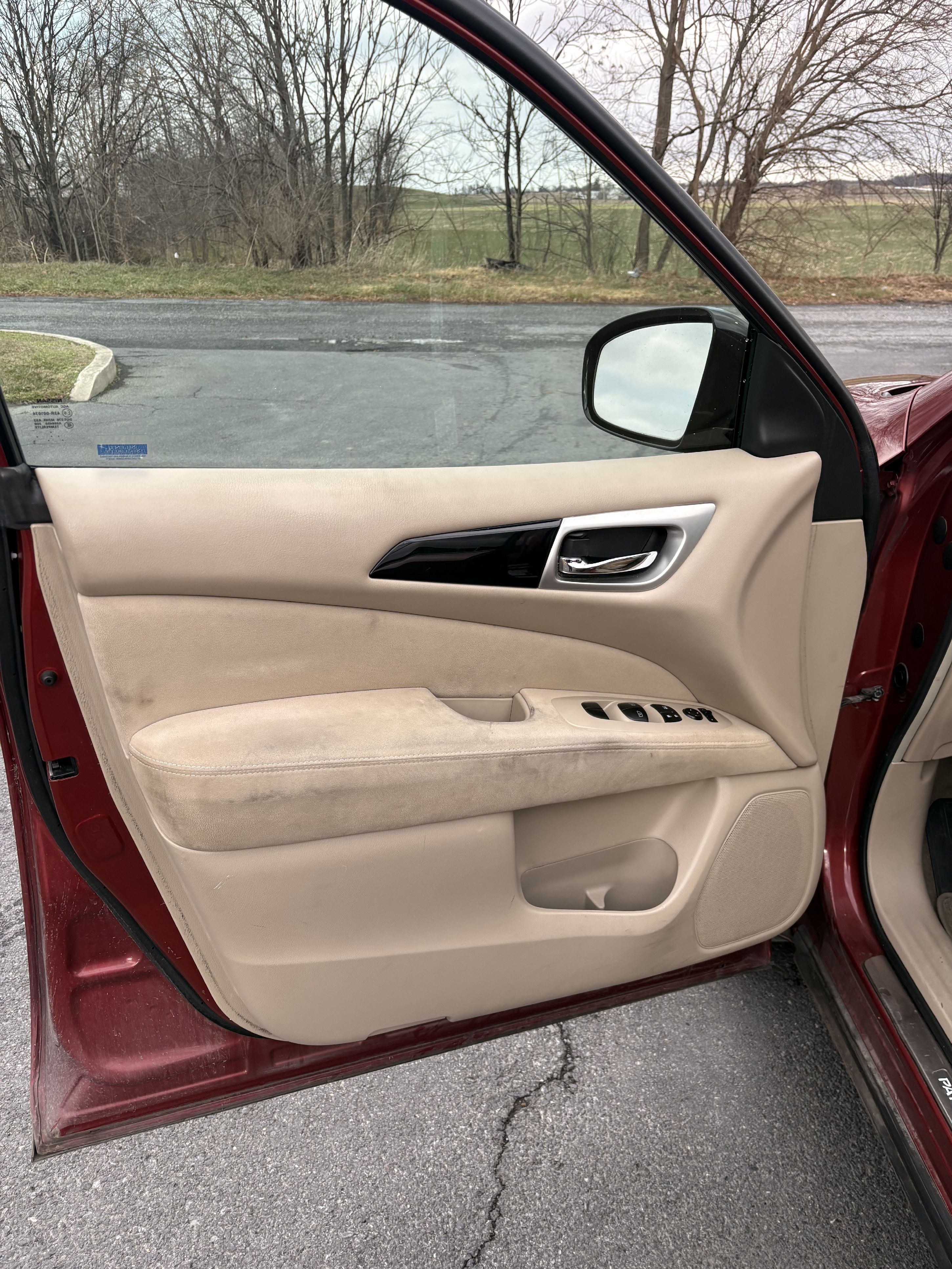 Used 2013 Nissan Pathfinder SV w/ Cargo Pkg AWD/4WD image 13