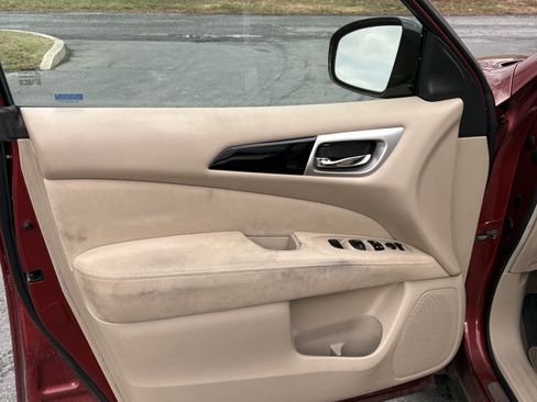 Used 2013 Nissan Pathfinder SV w/ Cargo Pkg image 13