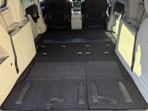 Used 2011 Chrysler Town & Country Touring-L w/ Entertainment Group #2 FWD image 19