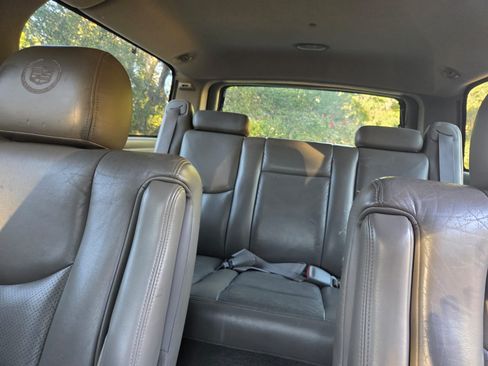 Used 2004 Cadillac Escalade ESV AWD image 6