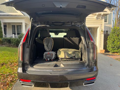 Used 2023 Cadillac Escalade Premium Luxury image 8