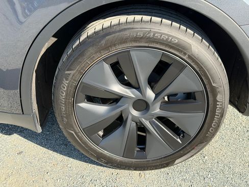 Used 2023 Tesla Model Y Long Range image 17