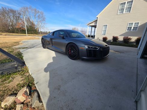 Used 2017 Audi R8 V10 w/ Carbon Exterior Package image 10