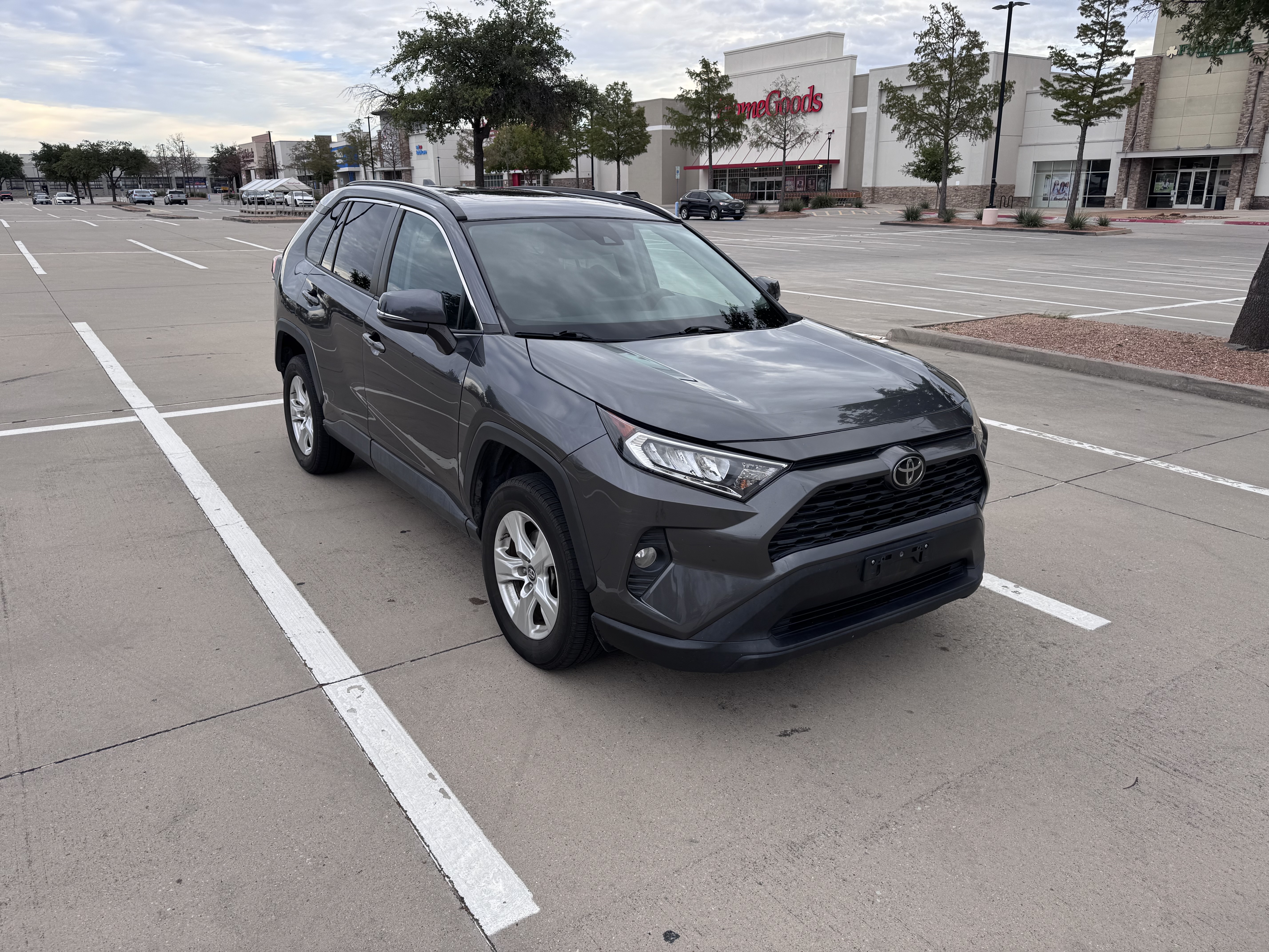 Used 2019 Toyota RAV4 XLE FWD image 1