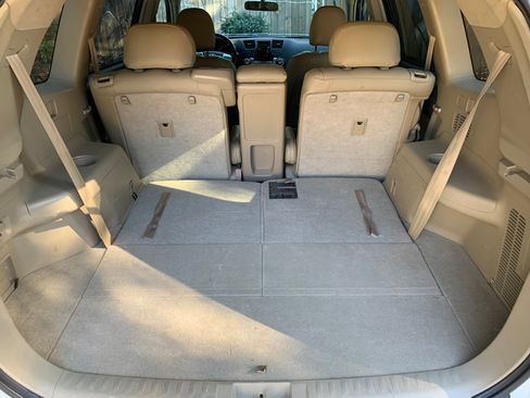 Used 2011 Toyota Highlander SE image 25