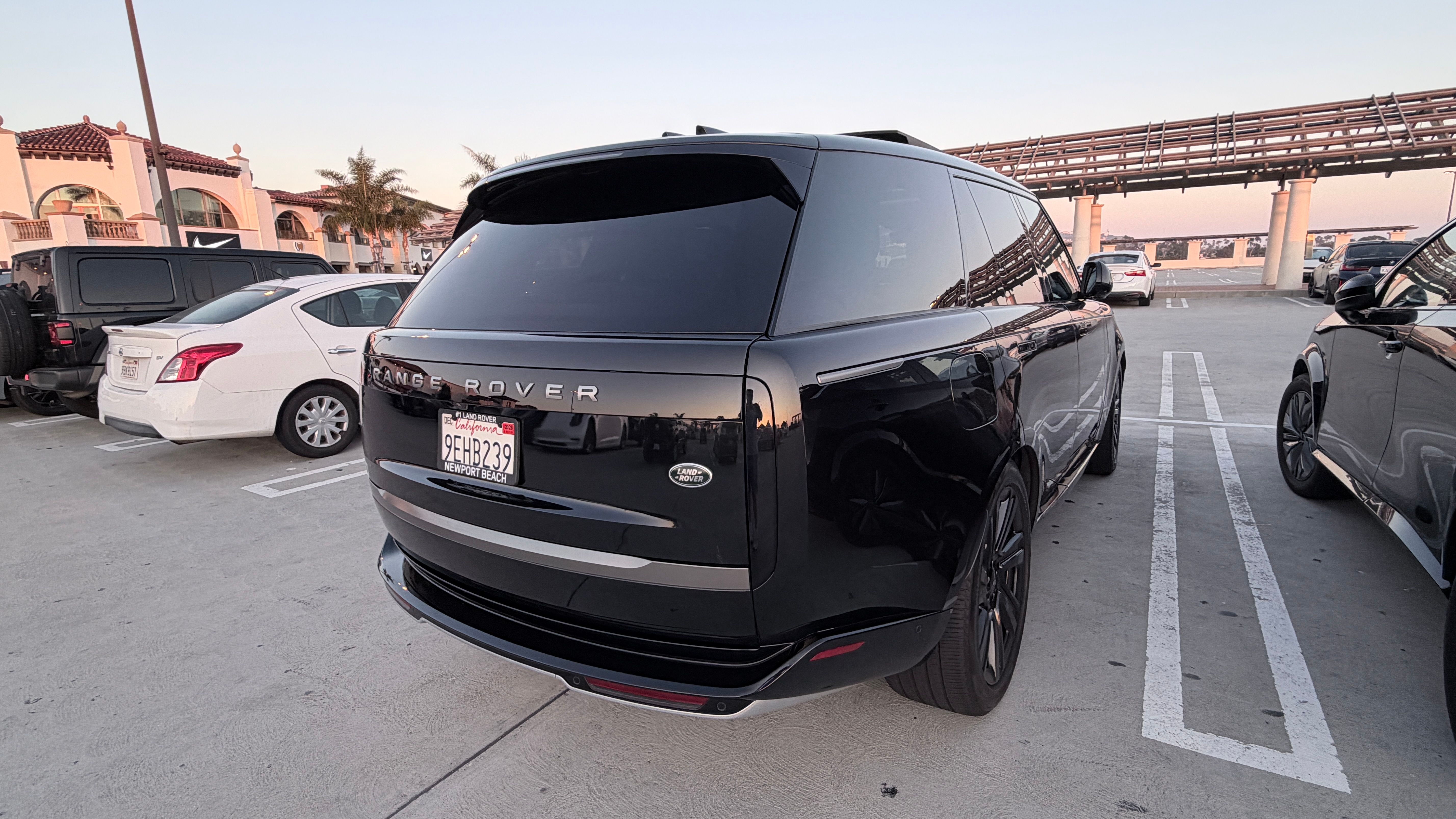 Used 2022 Land Rover Range Rover SE AWD/4WD image 2