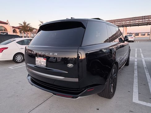Used 2022 Land Rover Range Rover SE image 2