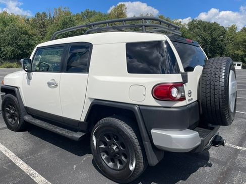 Used 2013 Toyota FJ Cruiser 4WD w/ Upgrade Pkg image 5