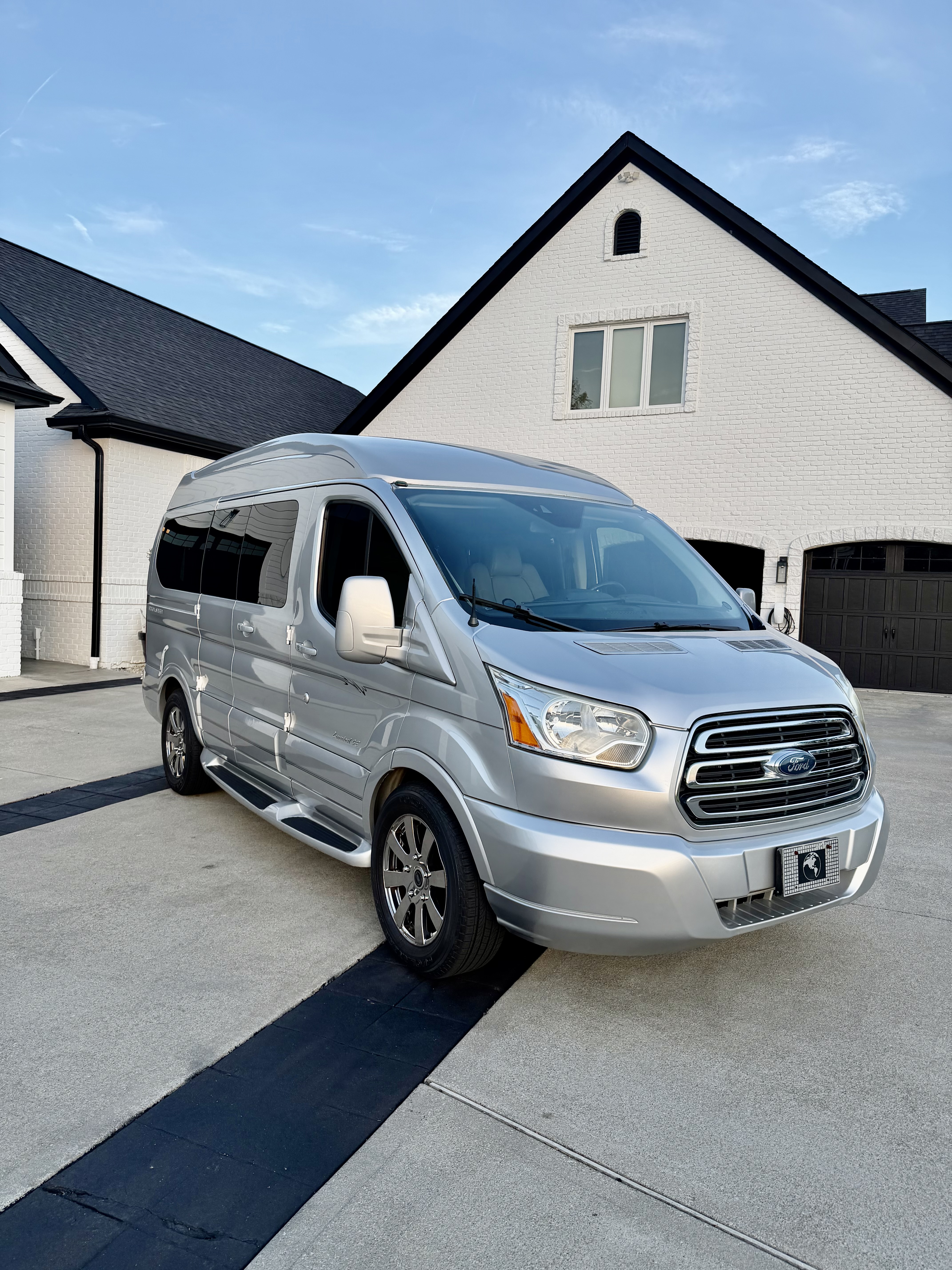 Used 2015 Ford Transit 150 130 Low Roof w/ Exterior Upgrade Package RWD image 1