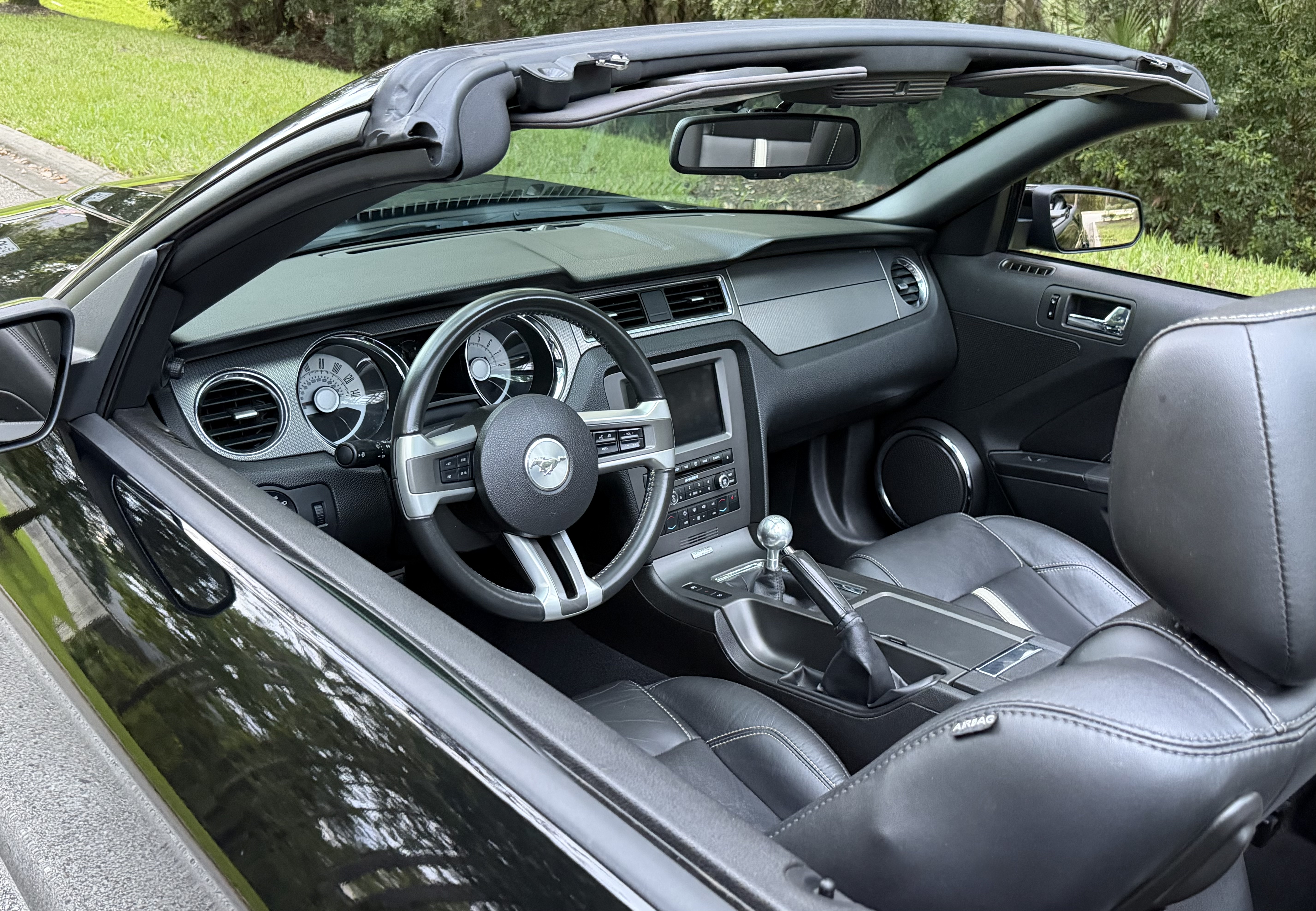 Used 2010 Ford Mustang GT Premium RWD image 14