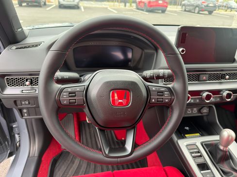 Used 2025 Honda Civic Type R image 9